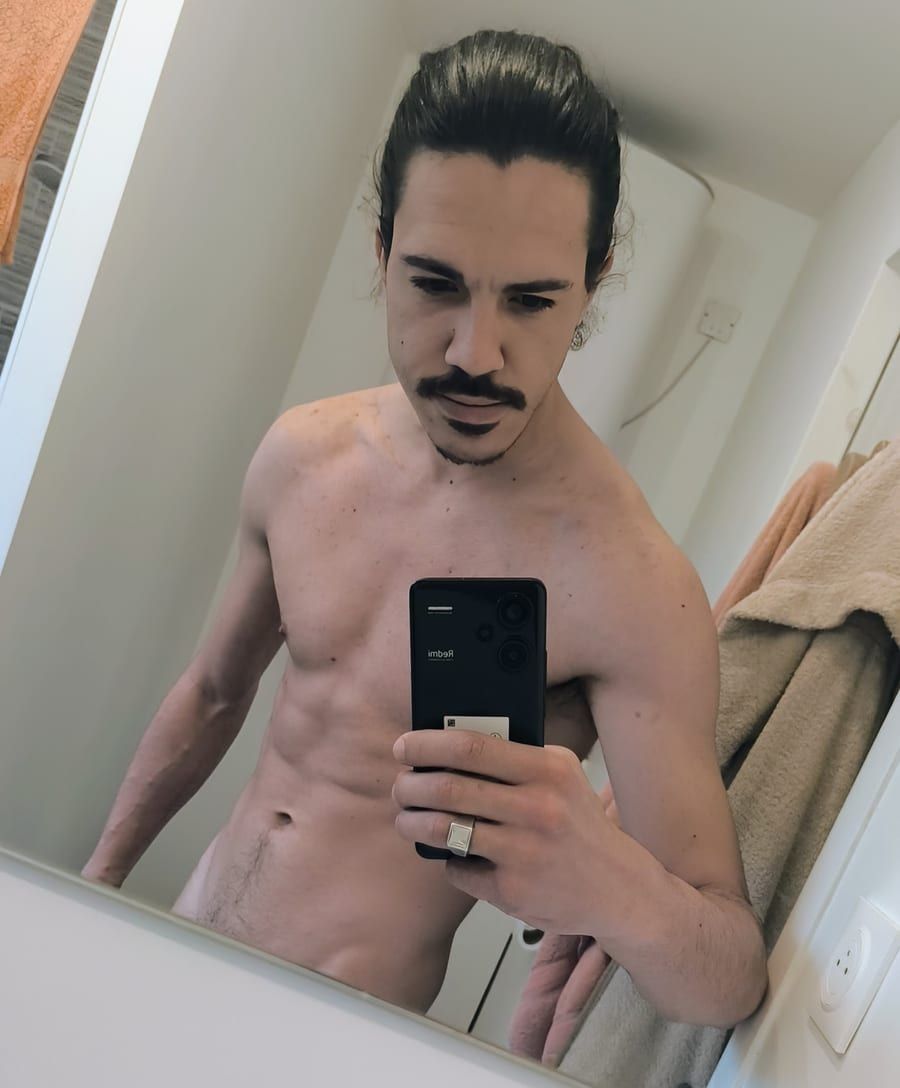 Profil de Khaled, 23 ans, Annonce gay à Frameries (Hainaut)