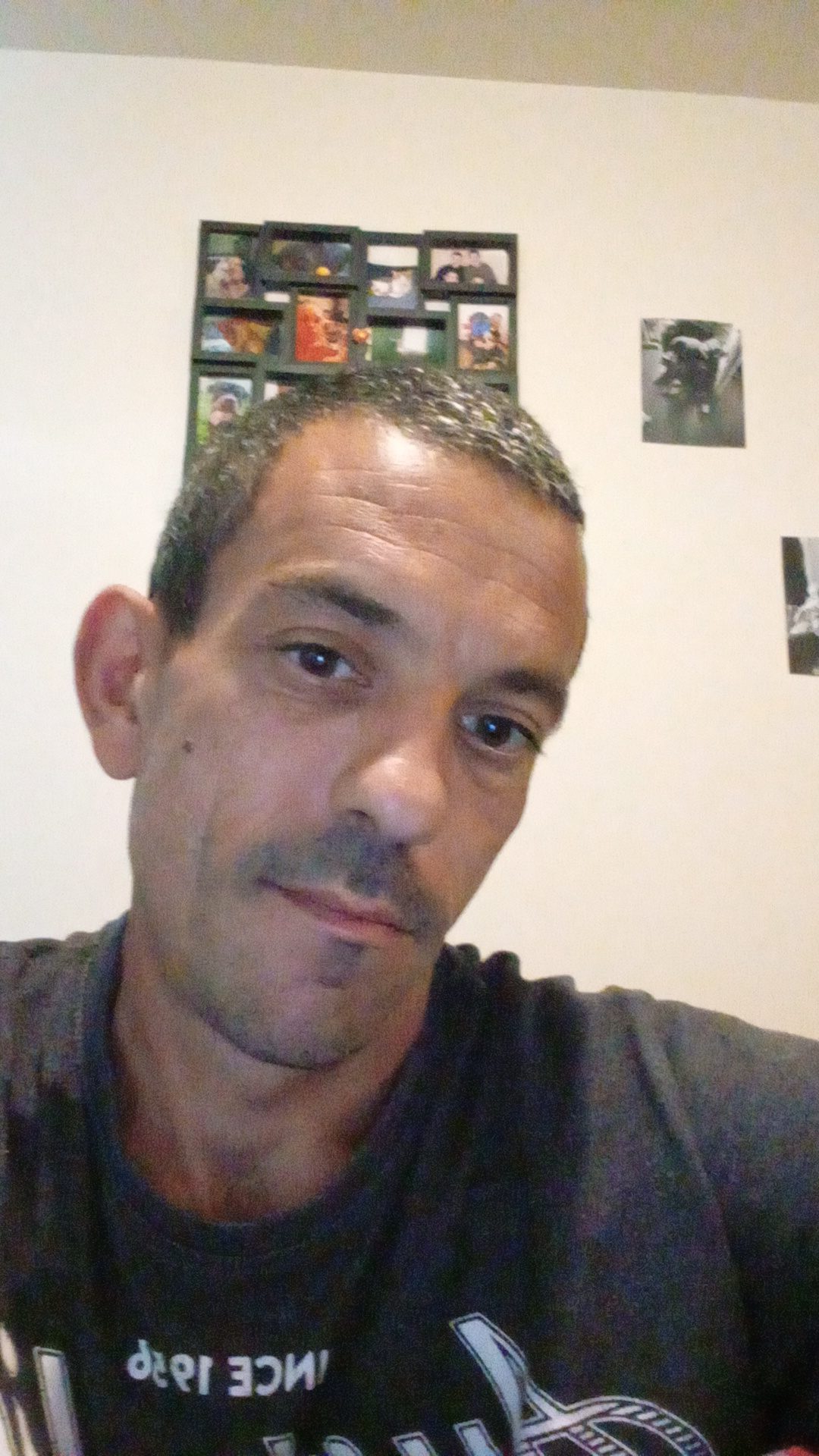 Mischa - Annonce gay à Vresse-sur-Semois Profil de Mischa, 41 ans, Annonce gay à Vresse-sur-Semois (Namur)